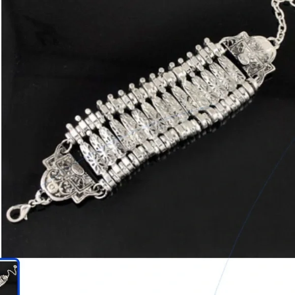 Elegant Silver Statement Necklace - Picture 4 of 7